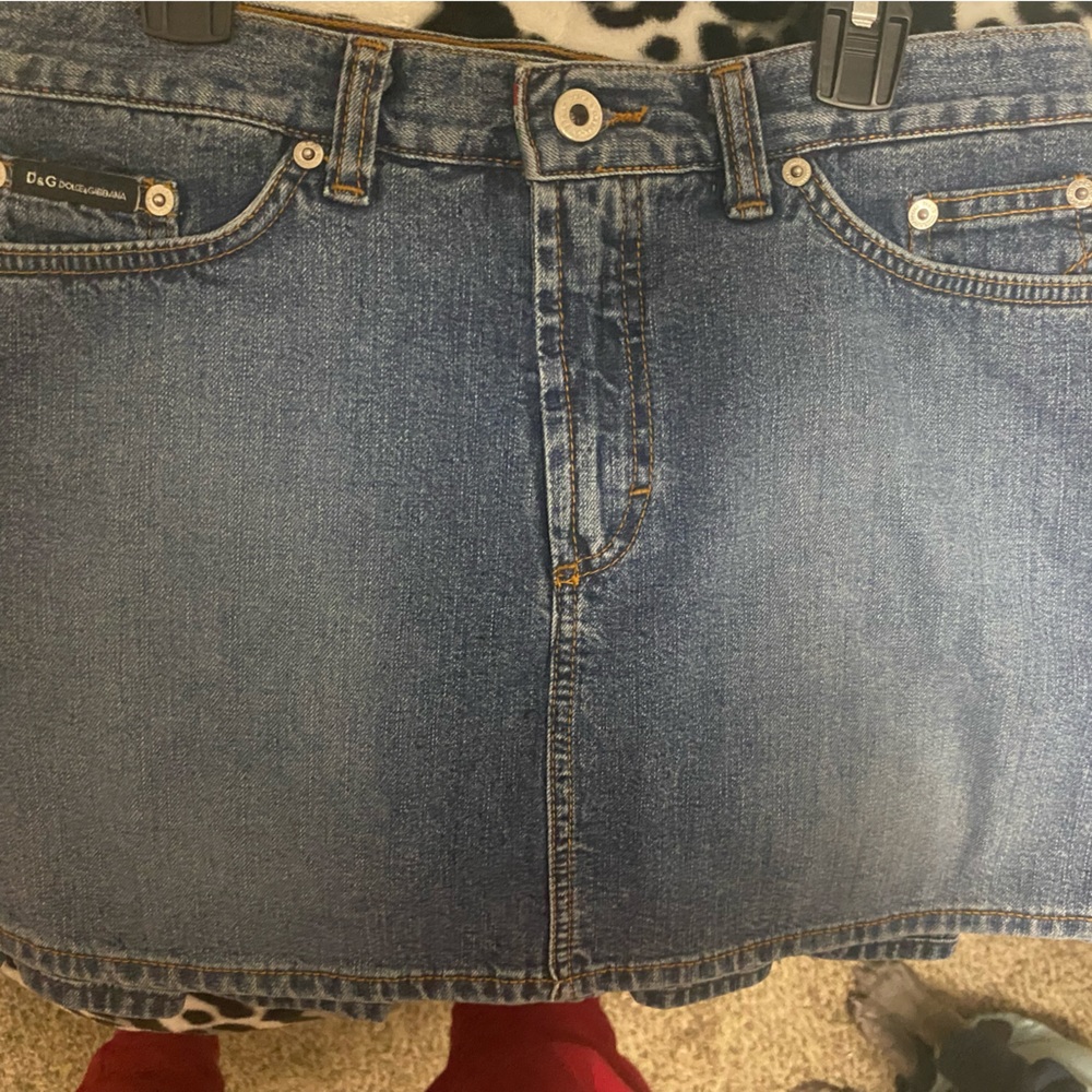 Dolce and Gabanna mini skirt jean size 40 fits smaller I’m 5’9” and waist is 25